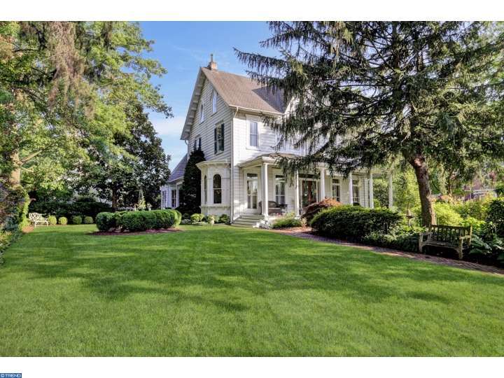 2 E Main St, Moorestown NJ 08057